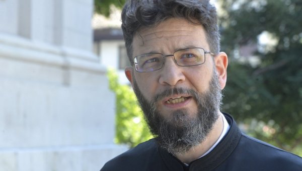 МОРАМО ДА ПОДИЖЕМО СВЕСТ РОДИТЕЉА Важан апел СПЦ: Деца сама да одлуче да ли ће похађати веронауку или грађанско васпитање МОРАМО ДА ПОДИЖЕМО СВЕСТ РОДИТЕЉА Важан апел СПЦ: Деца сама да одлуче да ли ће похађати веронауку или грађанско васпитање
