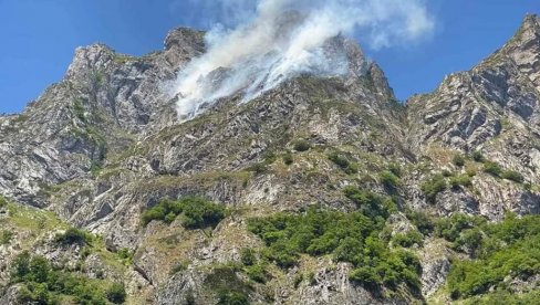 POŽAR UGROŽAVA DURMITOR I PROKLETIJE: Upozoravaju iz JP Nacionalni parkovi Crne Gore POŽAR UGROŽAVA DURMITOR I PROKLETIJE: Upozoravaju iz JP Nacionalni parkovi Crne Gore
