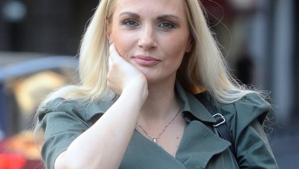 СУЗЕ ЗБОГ ЛАУША, РАДОСТ ЗБОГ БИЉЕ: Редитељка и сценаристкиња Бранка Бешевић Гајић најавила премијеру филма о певачици на нишком фестивалу СУЗЕ ЗБОГ ЛАУША, РАДОСТ ЗБОГ БИЉЕ: Редитељка и сценаристкиња Бранка Бешевић Гајић најавила премијеру филма о певачици на нишком фестивалу
