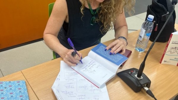 НИКАДА НИСАМ ПРЕСПАВАЛА У ЕВРОПИ: Гошћа из Чилеа Андреа Јефтановић представила прво издање своје књиге на српском језику НИКАДА НИСАМ ПРЕСПАВАЛА У ЕВРОПИ: Гошћа из Чилеа Андреа Јефтановић представила прво издање своје књиге на српском језику