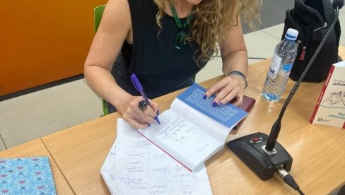 NIKADA NISAM PRESPAVALA U EVROPI: Gošća iz Čilea Andrea Jeftanović predstavila prvo izdanje svoje knjige na srpskom jeziku NIKADA NISAM PRESPAVALA U EVROPI: Gošća iz Čilea Andrea Jeftanović predstavila prvo izdanje svoje knjige na srpskom jeziku