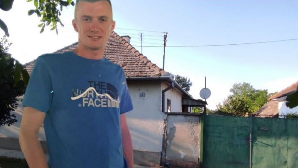 МЛАДИЋ ИЗ КРУШЧИЋА КРАЈ КУЛЕ ДОБИО БЕСПОВРАТНА СРЕДСТВА МИНИСТАРСТВА ЗА БРИГУ О СЕЛУ Држава и Жељку испунила жељу МЛАДИЋ ИЗ КРУШЧИЋА КРАЈ КУЛЕ ДОБИО БЕСПОВРАТНА СРЕДСТВА МИНИСТАРСТВА ЗА БРИГУ О СЕЛУ Држава и Жељку испунила жељу