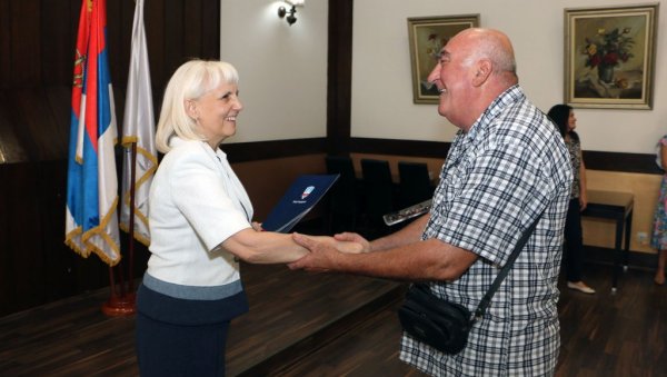 СУБВЕНЦИЈЕ ЗА НАБАКУ НОВИХ КОТЛОВА У СМЕДЕРЕВУ: Субвенције добило 17 домаћинстава СУБВЕНЦИЈЕ ЗА НАБАКУ НОВИХ КОТЛОВА У СМЕДЕРЕВУ: Субвенције добило 17 домаћинстава