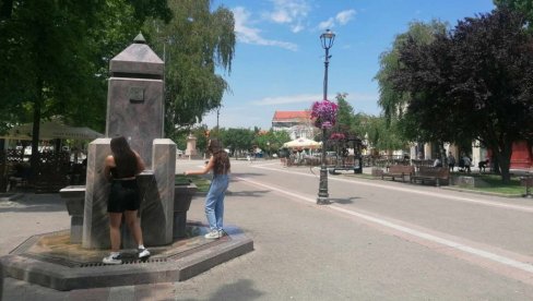 VRŠAC REKORDER U NOĆNIM TEMPERATURAMA: Minimalna vrednost noćas bila 31,2 stepena, sutra u podne biće čak 42 VRŠAC REKORDER U NOĆNIM TEMPERATURAMA: Minimalna vrednost noćas bila 31,2 stepena, sutra u podne biće čak 42