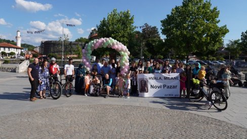 VOZIO BICIKL ZA LEČENJE MALENE MERJEM: Humana misija novosadskog policajca Milana Mićunovića (FOTO) VOZIO BICIKL ZA LEČENJE MALENE MERJEM: Humana misija novosadskog policajca Milana Mićunovića (FOTO)