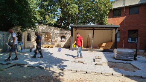 NIČE LETNJA BAŠTA: Radovi u krugu Sportskog centra u Paraćinu NIČE LETNJA BAŠTA: Radovi u krugu Sportskog centra u Paraćinu