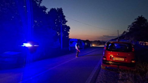PODIGNUTI DRONOVI - ZA UBICOM DVOJE LJUDI SE JOŠ UVEK TRAGA: U Topolnici kod Majdanpeka u toku uviđaj - Policija češlja selo i šumu PODIGNUTI DRONOVI - ZA UBICOM DVOJE LJUDI SE JOŠ UVEK TRAGA: U Topolnici kod Majdanpeka u toku uviđaj - Policija češlja selo i šumu