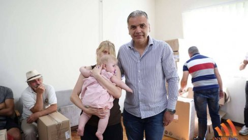 AUTO SEDIŠTA ZA BEBE ROĐENE OVE GODINE: Uručenje u opštini Sečanj AUTO SEDIŠTA ZA BEBE ROĐENE OVE GODINE: Uručenje u opštini Sečanj