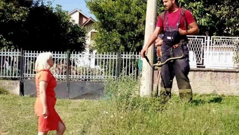 SMEDEREVO NA TROPSKIM TEMPERATURAMA: Snabdevanje strujom redovno, potrošnja vode veća za 40 odsto, cisterne na ulicama SMEDEREVO NA TROPSKIM TEMPERATURAMA: Snabdevanje strujom redovno, potrošnja vode veća za 40 odsto, cisterne na ulicama