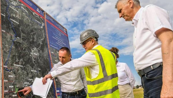 МИНИСТАР ВЕСИЋ НАЈАВИО: До краја 2026. биће завршен Фрушкогорски коридор, а до краја 2025. Моравски МИНИСТАР ВЕСИЋ НАЈАВИО: До краја 2026. биће завршен Фрушкогорски коридор, а до краја 2025. Моравски
