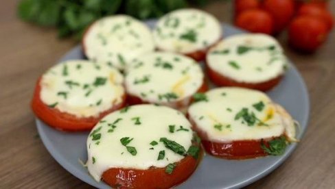 БРЗО И УКУСНО: Пржени парадајз са сиром БРЗО И УКУСНО: Пржени парадајз са сиром