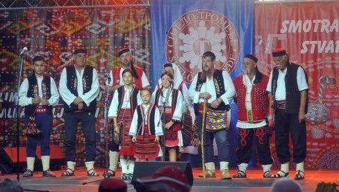 KRAJIŠNICI SE 28. PUT OKUPLJAJU U STRMICI KOD KNINA: Sabor čuvara srpske baštine u Hrvatskoj KRAJIŠNICI SE 28. PUT OKUPLJAJU U STRMICI KOD KNINA: Sabor čuvara srpske baštine u Hrvatskoj