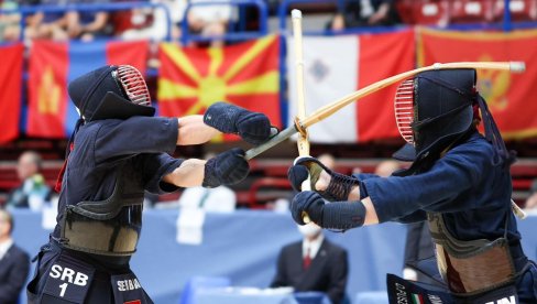 PARAĆINCI U KENDO REPREZENTACIJI: Učestvovali na svetskom prvenstvu u Milanu PARAĆINCI U KENDO REPREZENTACIJI: Učestvovali na svetskom prvenstvu u Milanu