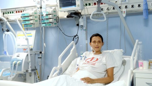 ПОНОВО РОЂЕНИ ПОСЛЕ ЈЕДНОГ - ДА: Новости у УКЦС са пацијентима који су добили органе донора, и лекарима из тима за трансплантације ПОНОВО РОЂЕНИ ПОСЛЕ ЈЕДНОГ - ДА: Новости у УКЦС са пацијентима који су добили органе донора, и лекарима из тима за трансплантације