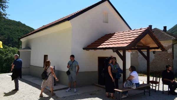 ПОСЛЕ ГОТОВО ВЕК ОБНОВЉЕНА СВЕТИЊА У СЕЛУ КУСА ВРАНА КОД ДИМИТРОВГРАДА: Црква поново заблистала ПОСЛЕ ГОТОВО ВЕК ОБНОВЉЕНА СВЕТИЊА У СЕЛУ КУСА ВРАНА КОД ДИМИТРОВГРАДА: Црква поново заблистала