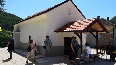 POSLE GOTOVO VEK OBNOVLJENA SVETINJA U SELU KUSA VRANA KOD DIMITROVGRADA: Crkva ponovo zablistala POSLE GOTOVO VEK OBNOVLJENA SVETINJA U SELU KUSA VRANA KOD DIMITROVGRADA: Crkva ponovo zablistala
