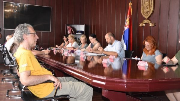 ПОСЛОВНИ ЦЕНТАР: Неизграђено земљиште претварају у стамбено ПОСЛОВНИ ЦЕНТАР: Неизграђено земљиште претварају у стамбено