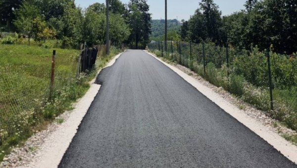 САРАДЊА СОПОТА И ЖИТЕЉА НАСЕЉА БАБЕ: Грађани платили асфалтирање САРАДЊА СОПОТА И ЖИТЕЉА НАСЕЉА БАБЕ: Грађани платили асфалтирање