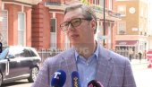 ВУЧИЋ СЕ ОБРАТИО ИЗ ЛОНДОНА: Петак велики дан за Србију - Са Шолцем у Београд долази и главни шеф Мерцедеса (ВИДЕО) ВУЧИЋ СЕ ОБРАТИО ИЗ ЛОНДОНА: Петак велики дан за Србију - Са Шолцем у Београд долази и главни шеф Мерцедеса (ВИДЕО)