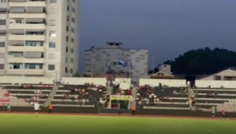 SKANDAL! Pesme o terorističkoj OVK puštene na stadionu pred utakmicu Borca (VIDEO) SKANDAL! Pesme o terorističkoj OVK puštene na stadionu pred utakmicu Borca (VIDEO)