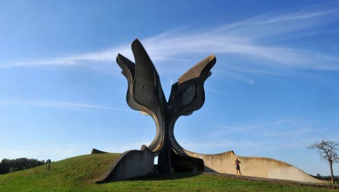 DECU NI BESPLATNO NE VODE U JASENOVAC: Hrvatsko ministarstvo kulture finansira posetu škola zloglasnom logoru, ali odziv je mali DECU NI BESPLATNO NE VODE U JASENOVAC: Hrvatsko ministarstvo kulture finansira posetu škola zloglasnom logoru, ali odziv je mali