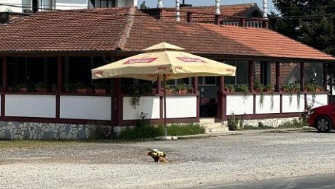 SRCEPARAJUĆA SCENA NA MESTU UBISTVA POLICAJCA U LOZNICI: Prizor koji slama srca pored puta, i dalje traje lov na Albanca (FOTO) SRCEPARAJUĆA SCENA NA MESTU UBISTVA POLICAJCA U LOZNICI: Prizor koji slama srca pored puta, i dalje traje lov na Albanca (FOTO)