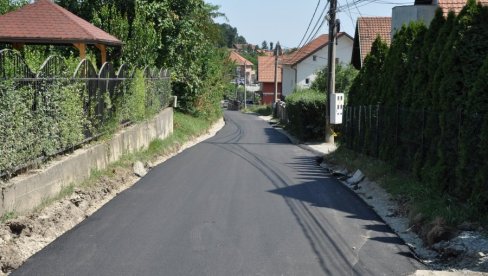 ASFALT U RADA KONTIĆA: Na inicijativu žitelja Malog Mokrog Luga ASFALT U RADA KONTIĆA: Na inicijativu žitelja Malog Mokrog Luga