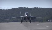 РУСКИ ТОП ГАН: Пилоти руске северне флоте изводе вежбе изнад Баренцовог мора (ВИДЕО) РУСКИ ТОП ГАН: Пилоти руске северне флоте изводе вежбе изнад Баренцовог мора (ВИДЕО)