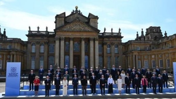 ВАЖНО ДА ПОКУШАМО ДА САЧУВАМО МИР И СТАБИЛНОСТ Вучић: Србија ће наставити да се својом политиком за то залаже ВАЖНО ДА ПОКУШАМО ДА САЧУВАМО МИР И СТАБИЛНОСТ Вучић: Србија ће наставити да се својом политиком за то залаже