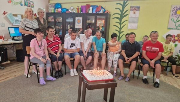 ГОДИШЊИЦА СМЕДЕРЕВСКЕ УСТАНОВЕ ЗА ОСОБЕ ОМЕТЕНЕ У РАЗВОЈУ: Децу и младе установе „ Сунце“ посетила градоначелница Смедерева ГОДИШЊИЦА СМЕДЕРЕВСКЕ УСТАНОВЕ ЗА ОСОБЕ ОМЕТЕНЕ У РАЗВОЈУ: Децу и младе установе „ Сунце“ посетила градоначелница Смедерева