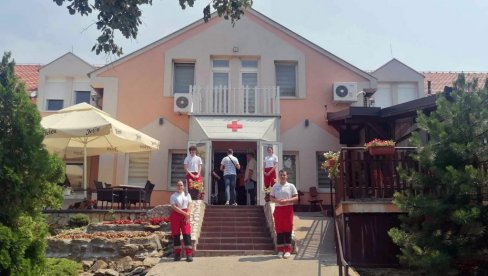 ULOŽILI 31 MILION DINARA: Značajna podrška Pokrajinske vlade Odmaralištu Crvenog krsta na Vršačkom bregu ULOŽILI 31 MILION DINARA: Značajna podrška Pokrajinske vlade Odmaralištu Crvenog krsta na Vršačkom bregu