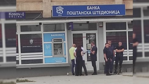 NEMA KRAJA KURTIJEVOM TERORU: Postavljeno upozorenje na ulazu u Banku Poštanske štedionice u Leposaviću NEMA KRAJA KURTIJEVOM TERORU: Postavljeno upozorenje na ulazu u Banku Poštanske štedionice u Leposaviću