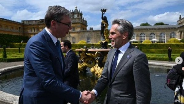 ВУЧИЋ СА ПРЕДСЕДНИКОМ ВЛАДЕ ХОЛАНДИЈЕ: Позвао новог холандског премијера да посети Србију (ФОТО) ВУЧИЋ СА ПРЕДСЕДНИКОМ ВЛАДЕ ХОЛАНДИЈЕ: Позвао новог холандског премијера да посети Србију (ФОТО)