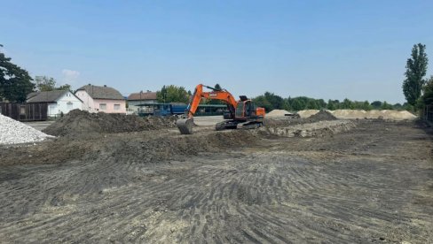 TEZGE I BUTICI NA JEDNOM MESTU: Počela izgradnja tržnog centra i nove pijace u Srbobranu TEZGE I BUTICI NA JEDNOM MESTU: Počela izgradnja tržnog centra i nove pijace u Srbobranu