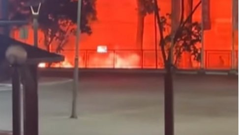 HAOS NA ULICAMA BEOGRADA! Jeziva tuča navijača, dva muškarca teže povređena (VIDEO) HAOS NA ULICAMA BEOGRADA! Jeziva tuča navijača, dva muškarca teže povređena (VIDEO)