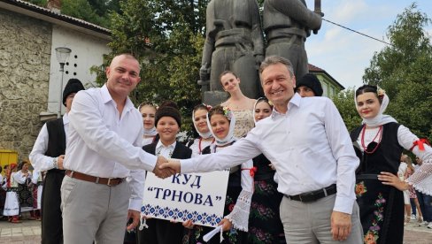 ČUVARI TRADICIJE U PODGORINI: Letnji kamp Zaigralo srpsko srce, sa gostima iz RS, Crne Gore, Severne Makedonije, Rumunije i sa Kosmeta ČUVARI TRADICIJE U PODGORINI: Letnji kamp Zaigralo srpsko srce, sa gostima iz RS, Crne Gore, Severne Makedonije, Rumunije i sa Kosmeta