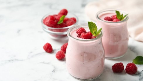 DOMAĆI VOĆNI JOGURT: Pravi se brzo i pravo je letnje osveženje DOMAĆI VOĆNI JOGURT: Pravi se brzo i pravo je letnje osveženje