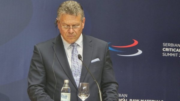 СПОРАЗУМИ ОТВАРАЈУ ВРАТА НАЈВЕЋИМ СТРАНИМ ИНВЕСТИЦИЈАМА Шефчович: Србија ће бити прва у Европи која ће имати целокупан ланац вредности СПОРАЗУМИ ОТВАРАЈУ ВРАТА НАЈВЕЋИМ СТРАНИМ ИНВЕСТИЦИЈАМА Шефчович: Србија ће бити прва у Европи која ће имати целокупан ланац вредности