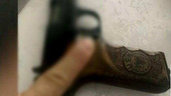 ОВК ОЗНАКА НА ПИШТОЉУ: Убица полицајца до смрти величао терористичку организацију (ФОТО) ОВК ОЗНАКА НА ПИШТОЉУ: Убица полицајца до смрти величао терористичку организацију (ФОТО)