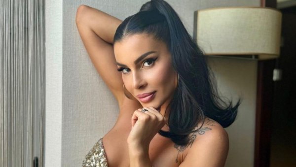 ИЗГЛЕДА БОЉЕ НЕГО ИКАДА: Миа Борисављевић довела линију до савршенства ИЗГЛЕДА БОЉЕ НЕГО ИКАДА: Миа Борисављевић довела линију до савршенства