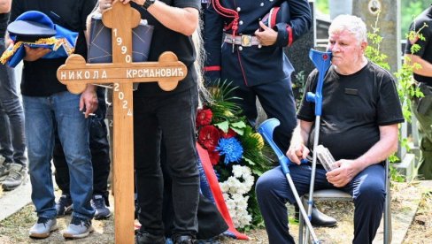NIKOLA KRSMANOVIĆ SAHRANJEN U ZLATNOM KOVČEGU: Na večni počinak ispraćen policajac koga je ubio Albanac NIKOLA KRSMANOVIĆ SAHRANJEN U ZLATNOM KOVČEGU: Na večni počinak ispraćen policajac koga je ubio Albanac
