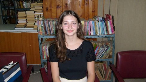 PODRŠKA VANSERIJSKOM TALENTU: Pesničko veče u Sivcu posvećeno Jovani Anđelić, učenici Karlovačke gimnazije, nekada OŠ 20. oktobar PODRŠKA VANSERIJSKOM TALENTU: Pesničko veče u Sivcu posvećeno Jovani Anđelić, učenici Karlovačke gimnazije, nekada OŠ 20. oktobar