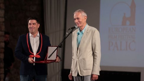 JEDINO U ŠTA VERUJEM JE PRIČA: Ademir Kenović, laureat regionalne „Lifke“ JEDINO U ŠTA VERUJEM JE PRIČA: Ademir Kenović, laureat regionalne „Lifke“