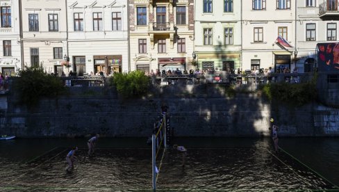 SVET GLEDA I NE VERUJE: Evo šta se dešava u LJubljani (VIDEO) SVET GLEDA I NE VERUJE: Evo šta se dešava u LJubljani (VIDEO)