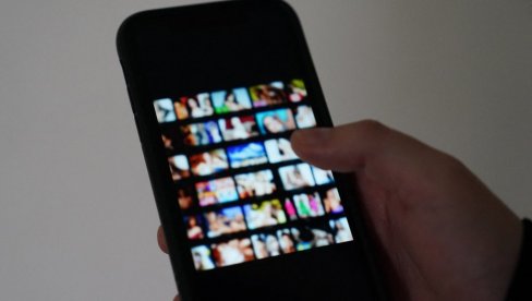 APLIKACIJAMA SKIDAJU ŽENE! Broj grupa koje dele eksplicitne fotografije na internetu ponovo raste APLIKACIJAMA SKIDAJU ŽENE! Broj grupa koje dele eksplicitne fotografije na internetu ponovo raste