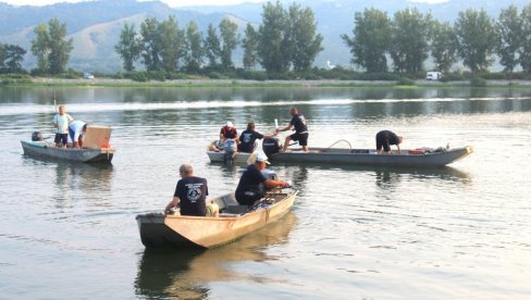 BUĆKA NA DUNAVU OBMANULA SOMOVE: Održane tradicionalne sportsko-turističke Alaske večeri kod Velikog Gradišta BUĆKA NA DUNAVU OBMANULA SOMOVE: Održane tradicionalne sportsko-turističke Alaske večeri kod Velikog Gradišta