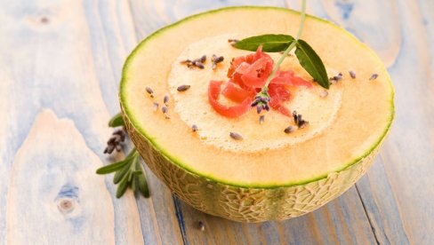 RECEPT ZA HLADNU ČORBU OD DINJE I ĐUMBIRA: Savršeno osvežavajuća i ukusna RECEPT ZA HLADNU ČORBU OD DINJE I ĐUMBIRA: Savršeno osvežavajuća i ukusna