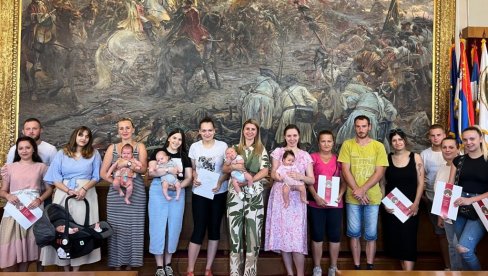 POMOĆ ZA NEZAPOSLENE TRUDNICE: Sombor nastavlja podršku roditeljstvu POMOĆ ZA NEZAPOSLENE TRUDNICE: Sombor nastavlja podršku roditeljstvu
