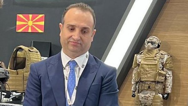 ДЕМИРОВСКИ ПАРАВАН ЗА АМЕРИЧКЕ ПРОДАВЦЕ МУНИЦИЈЕ: Шпијуни из Крушика Албанцу из Скопља продавали технологије за ратишта у Украјини и Сирији ДЕМИРОВСКИ ПАРАВАН ЗА АМЕРИЧКЕ ПРОДАВЦЕ МУНИЦИЈЕ: Шпијуни из Крушика Албанцу из Скопља продавали технологије за ратишта у Украјини и Сирији