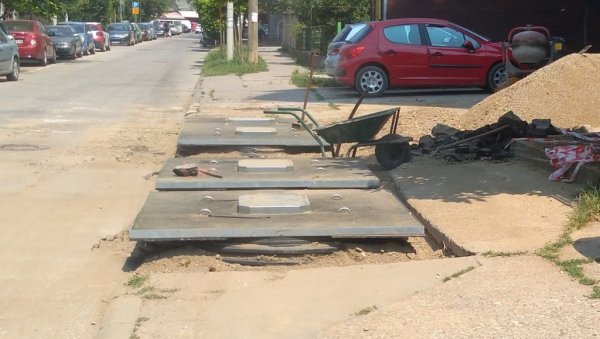 ПОДЗЕМНИ КОНТЕЈНЕРИ: Почело постављање на три локације ПОДЗЕМНИ КОНТЕЈНЕРИ: Почело постављање на три локације